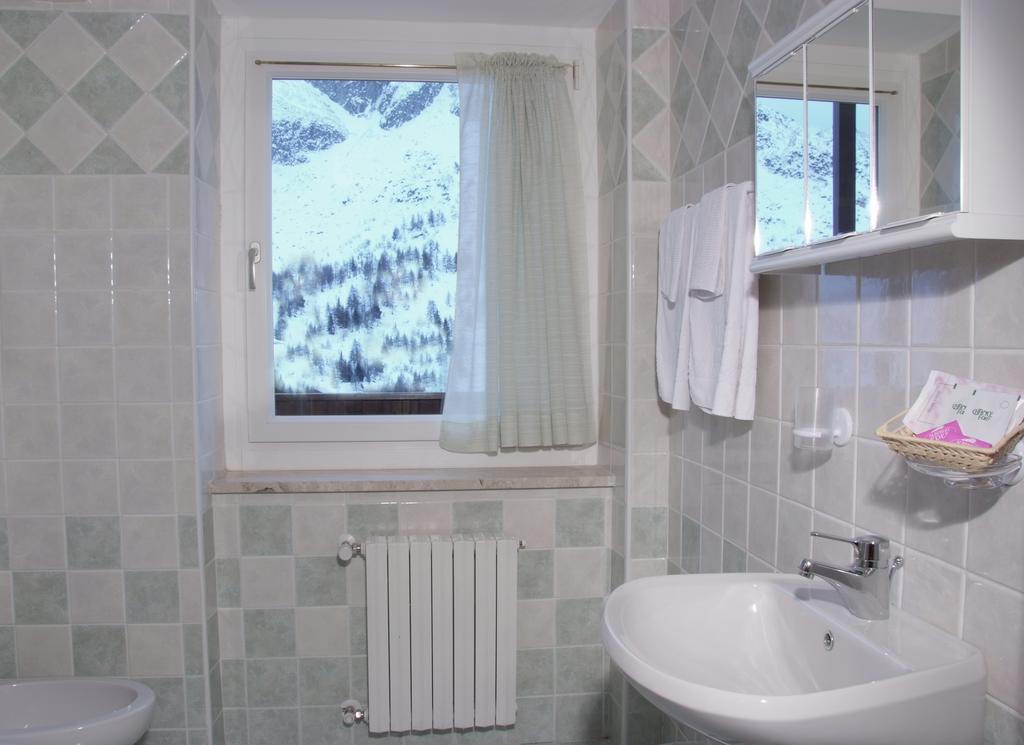 Albergo Eden Пасо дел Тонале Стая снимка