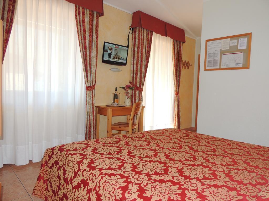 Albergo Eden Пасо дел Тонале Стая снимка