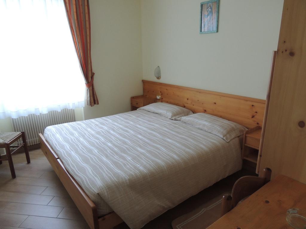 Albergo Eden Пасо дел Тонале Стая снимка