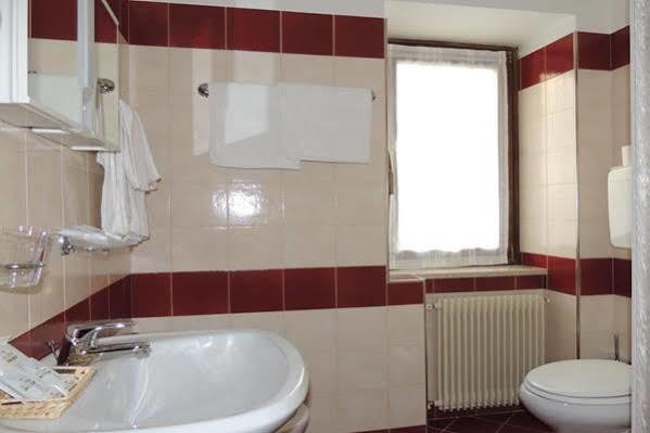Albergo Eden Пасо дел Тонале Екстериор снимка